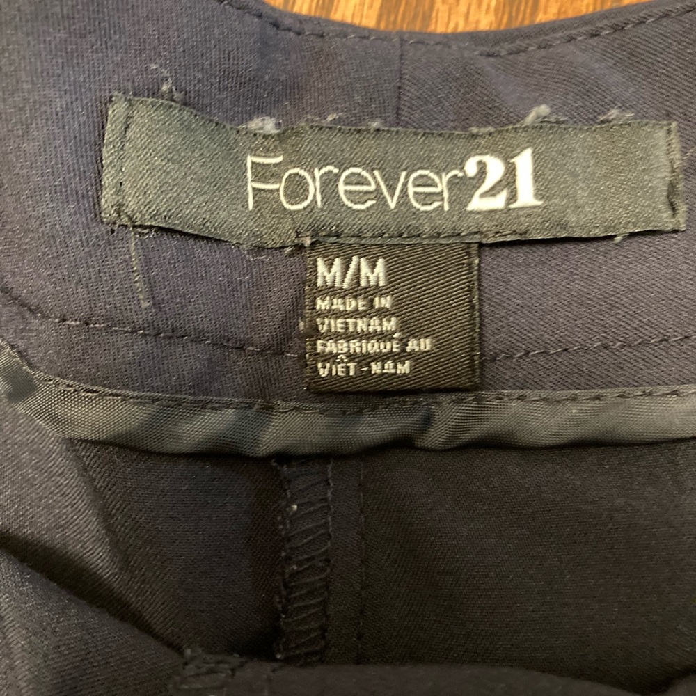 FOREVER 21 DRESS SHORTS - Picture 3 of 3